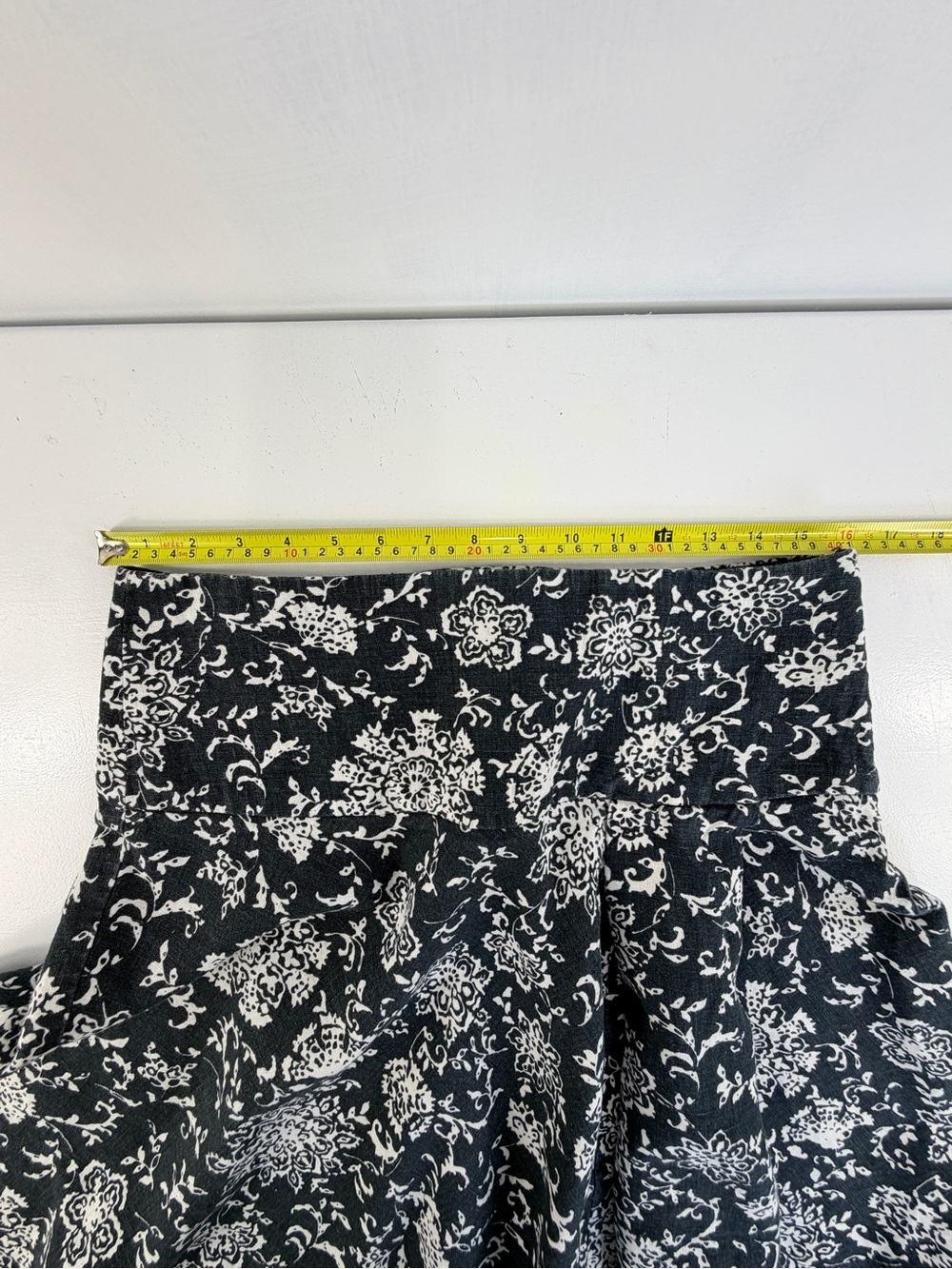 GAP 100% linen Skirt w/100% cotton lining Black‎ and White Floral Skater Skirt - Picture 7 of 11